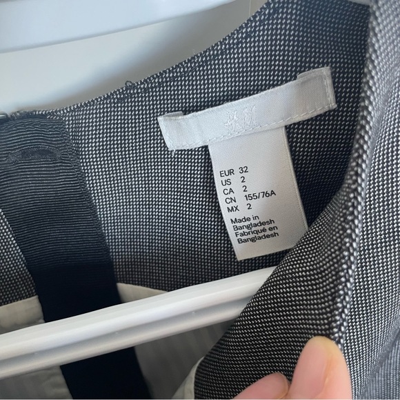 H&M dress size 2 - Picture 3 of 3